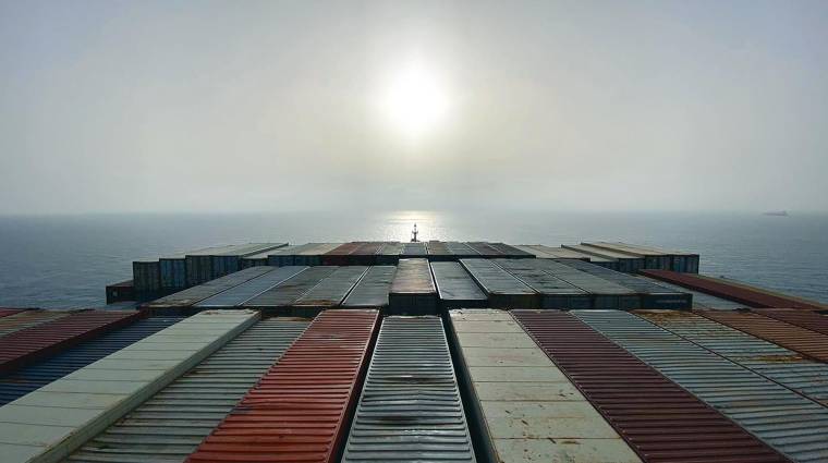 Las asociaciones de cargadores en España se muestran a la expectativa ante la nueva alianza anunciada por Maersk y Hapag-Lloyd.