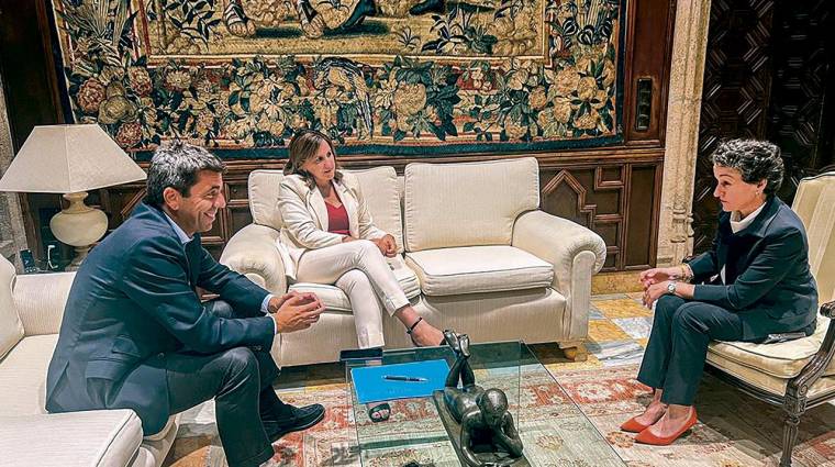 Carlos Mazón, presidente de la Generalitat Valenciana; María José Catalá, alcaldesa de Valencia; y Mar Chao, futura presidenta de la Autoridad Portuaria de Valencia.