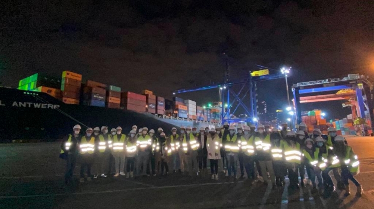 Los alumnos del Master Ejecutivo de Administración de Empresas de EDEM visitan las instalaciones del Puerto de València.