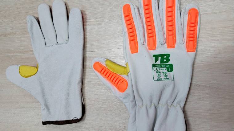 El CPEV diseña un modelo de guantes para garantizar mayor protección a los estibadores