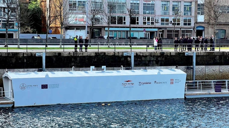 Las imágenes submarinas a través del visor del “Nautilus” ofrecen evidencia de la capacidad tecnológica de ECOncrete, cuyas placas son visibles en el muelle.