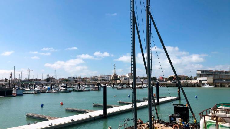 El Puerto Pesquero de Chipiona mejora su infraestructura flotante con Almarin