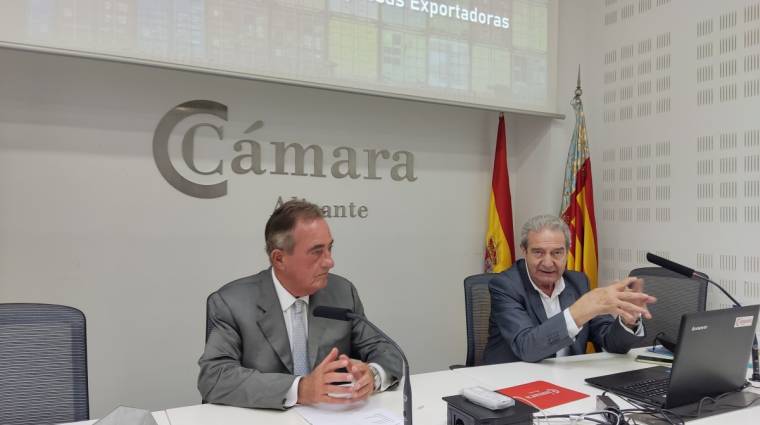 El Presidente de C&aacute;mara Alicante, Juan Riera, se ha reunido con representantes de asociaciones sectoriales que re&uacute;nen en su organizaci&oacute;n a empresas exportadoras e importadoras.