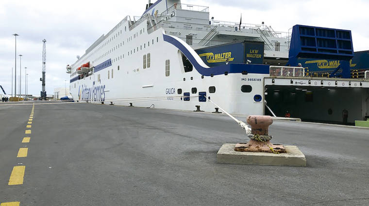 El buque &ldquo;Galicia&rdquo; de Brittany Ferries, en escala de prueba en el Puerto de Bilbao.