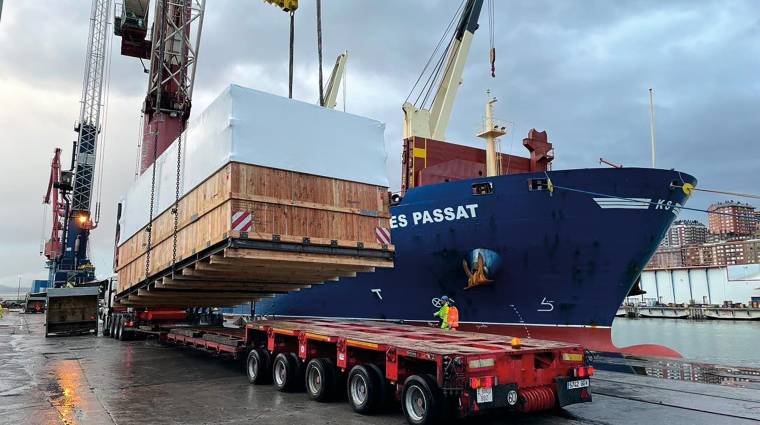 La carga de 60 toneladas para la industria aerospacial fue embarcada en Bilbao a bordo del buque “Stinnes Passat”, consignado por Marmeda Noatum Maritime.
