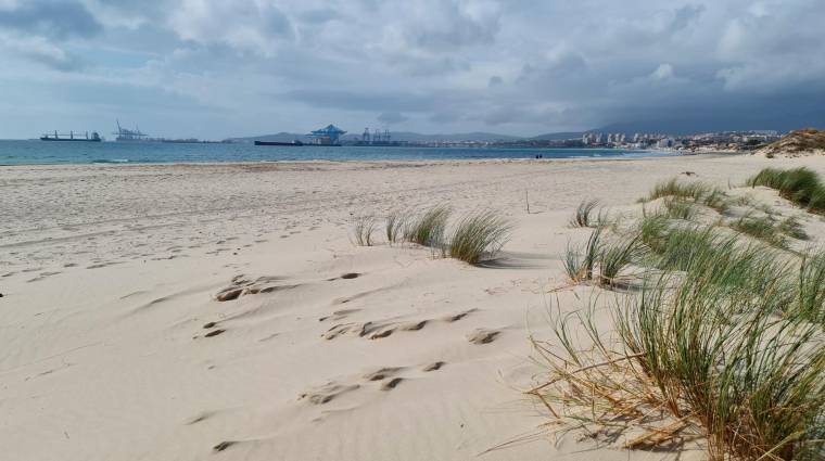 Adjudicada la segunda fase de trasvase de arena previsto en el litoral de Algeciras