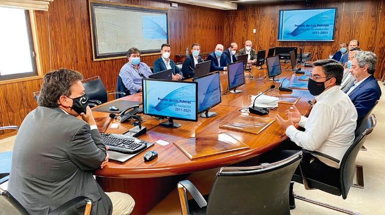 El presidente de la AP de Las Palmas, Luis Ibarra, junto a los miembros de la delegaci&oacute;n de la UNCTAD.