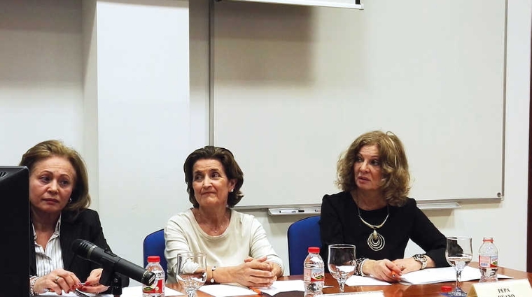 Las ponentes a la charla: Encarnaci&oacute;n Gim&eacute;nez, gerente de Transportes E. Gim&eacute;nez; Mar&iacute;a Serrano, ex jefa provincial de la Administraci&oacute;n de Aduanas de Valencia; y Pepa Ruano, presidenta del Montep&iacute;o del Colectivo Portuario de Valencia y ex directora del Grupo Mestre en Valencia.