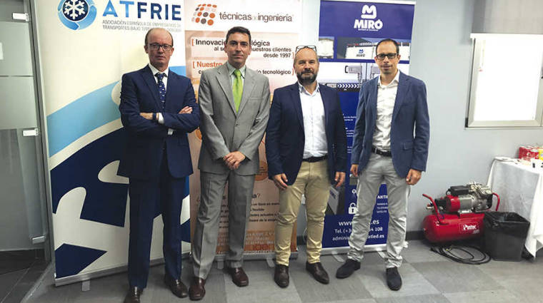 De izquierda a derecha, Ginés Hernández, gerente de Gestinflot-TDI; Juan Manuel Sierra, secretario general de ATFRIE; Arturo Hernández, director de ventas de camiones de Knorr-Breme; y Julio Viartola, director de ASFARES.