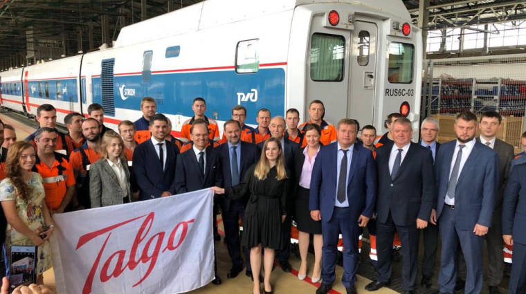 El ministro de Fomento en funciones, Jos&eacute; Luis &Aacute;balos, visit&oacute; el centro de mantenimiento de Talgo en Rusia.