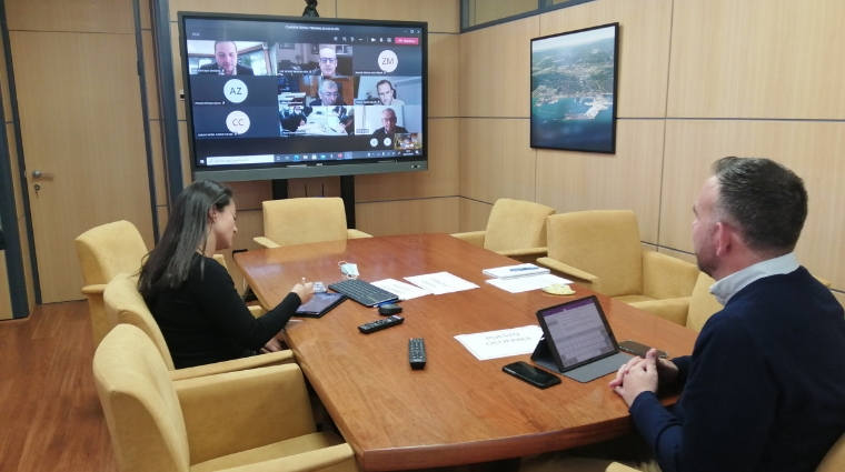 Ana Ulloa, directora de la Autoridad Portuaria de Castell&oacute;n; y Rafa Sim&oacute;, presidente de PortCastell&oacute;, durante el encuentro virtual de la comisi&oacute;n mixta que analiza la infraestructura.