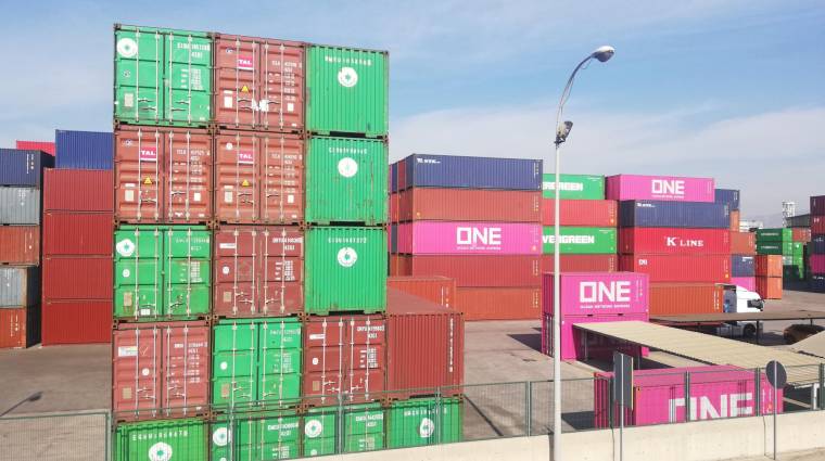 Según IFS, el 80 % de las empresas fabricantes reducirá su dependencia de envío en contenedores de larga distancia para 2022.