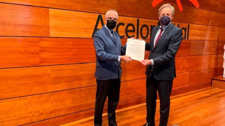 El presidente de Renfe, Isaías Táboas, y el presidente de ArcelorMittal España, José Manuel Arias García.