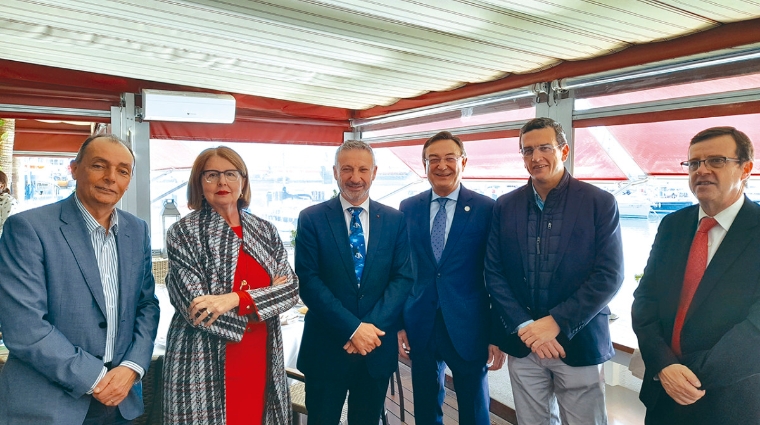 40 aniversario. La ACEP celebr&oacute; el pasado viernes una comida para conmemorar su 40 aniversario. En la imagen: Salvador Navarro, presidente de la CEV, Pilar Gimeno, presidenta de Grupo Gimeno, Francisco Toledo, presidente de Puertos del Estado, Sebasti&aacute;n Pla, presidente de la ACEP, Jos&eacute; Mar&iacute;a G&oacute;mez, director de PortCastell&oacute;, y Emilio Romero, comisario jefe de la Polic&iacute;a Nacional de Castell&oacute;n. Foto: Ra&uacute;l T&aacute;rrega.