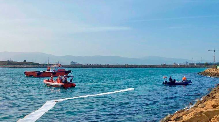 Workboat participa en la recogida de vertido de hidrocarburo en la costa de Algeciras