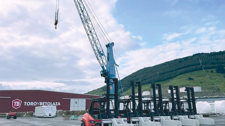 Las nuevas carretillas elevadoras de Linde prestarán servicio en la terminal de Toro y Betolaza del Puerto de Bilbao.