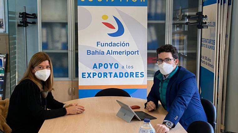 María del Mar Plaza, gerente de la Empresa Municipal Almería 2030 y del Plan Estratégico de la Ciudad; y Fabio Laborda-Ortega, gerente de la Fundación Bahía de Almeriaport (FBA).
