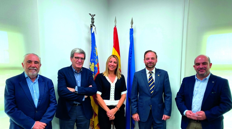 Francesc Sánchez, director de la APV; Aurelio Martínez, presidente de la APV; Lorena Ballester, vicepresidenta 3ª de Propeller Valencia; Alfredo Soler, presidente de Propeller Valencia y Fernando Vitoria, jefe de Relaciones Institucionales de Propeller Valencia.