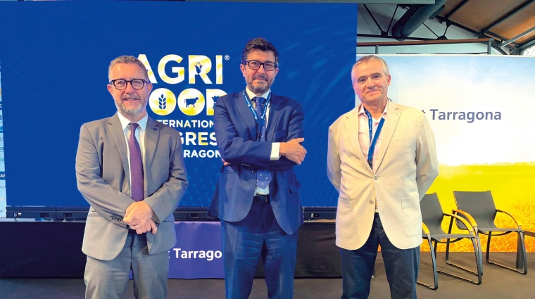 Saül Garreta, presidente del Port de Tarragona; Álvaro Rodríguez Dapena, presidente de Puertos del Estado; y José Luis Agüero Monedero, subdirector general de Producciones Ganaderas y cinegéticas del Ministerio de Agricultura, Pesca y Alimentación. Foto: J.P.