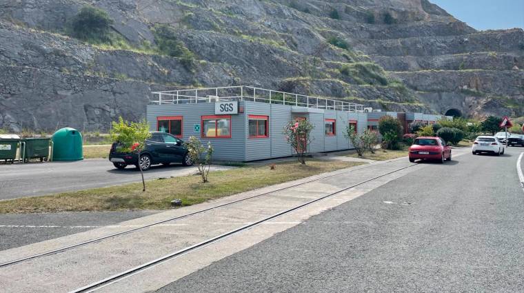 El laboratorio de SGS en el Puerto de Bilbao se ubica en Punta Ceballos, en la zona industrial, municipio de Zierbena.