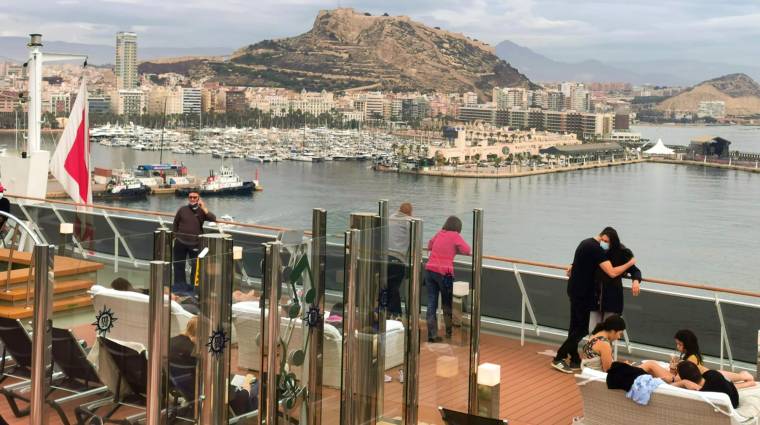 El puerto de Alicante tendrá un anillo peatonal que rodeará la dársena interior, gracias a la plataforma que se construirá tras la adjudicación de las obras.