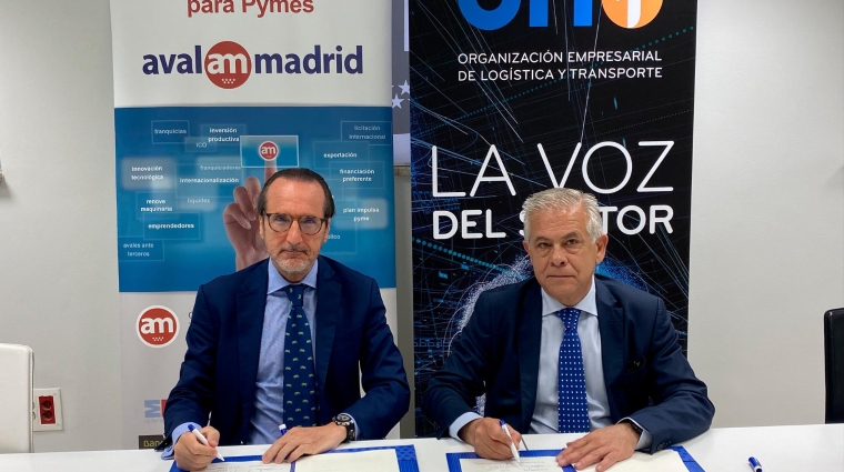 Francisco Aranda, presidente de UNO; y Pedro Embid, pdirector general de Avalmadrid, esta mañana durante la firma del acuerdo.