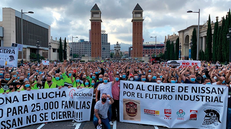 Centenares de trabajadores de Nissan, apoyados por el colectivo de estibadores portuarios, se manifestaron el jueves pasado en las calles de Barcelona.