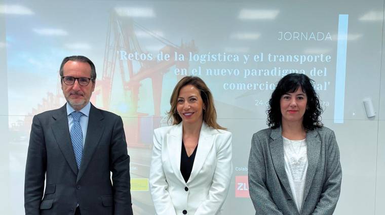 Francisco Aranda (UNO), Natalia Chueca (alcaldesa de Zaragoza) y Susana Val (directora general ZLZ).