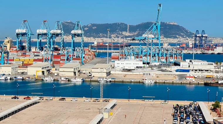 Hasta el 15 de agosto han embarcado por los puertos de Algeciras y Tarifa casi 1,2 millones de pasajeros y más de 260.000 vehículos.