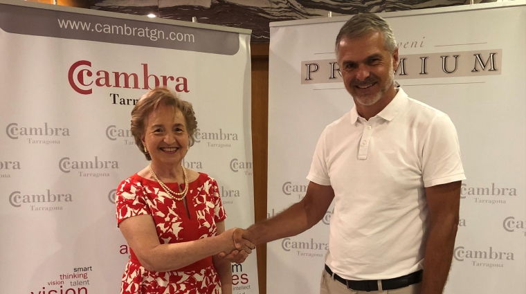 Laura Roigé, presidenta de la Cambra de Tarragona, y Thomas Portune, director general de H&amp;T Presspart Manufacturing SA.