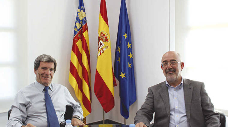 Aurelio Mart&iacute;nez, presidente de la APV y Pedro Coca, presidente de Propeller Valencia, durante el encuentro de ayer.