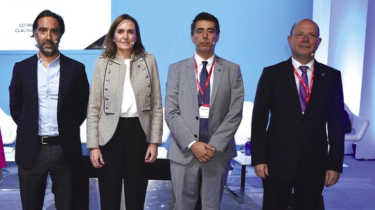 Desde la izquierda, Joaquín del Moral, director general de Renfe Mercancías; Idoia Galindo, CEO de Transfesa; Miguel de San Juan, Sales Manager de VIIA; y Jorge Alonso, presidente del Grupo Alonso, ayer durante la mesa “Modelos de servicios en los corredores europeos”. Foto B.C.