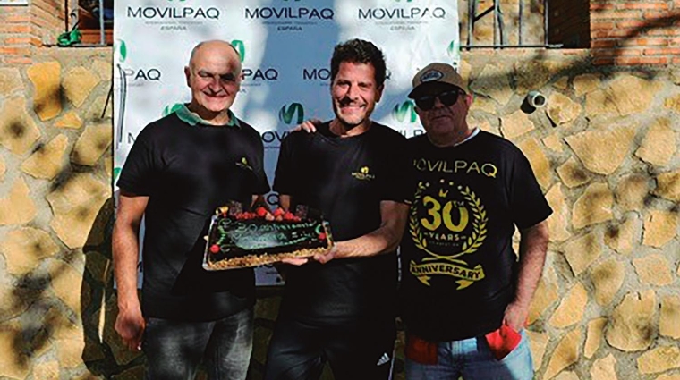 De izquierda a derecha, Jordi Batlle Blajé, CEO de Movilpaq (sede de Barcelona); Javier Vives Ruiz, managing director de Movilpaq Levante (sede de Valencia); y Paco Gómez, managing director de Movilpaq Forwarding (sede de Madrid).