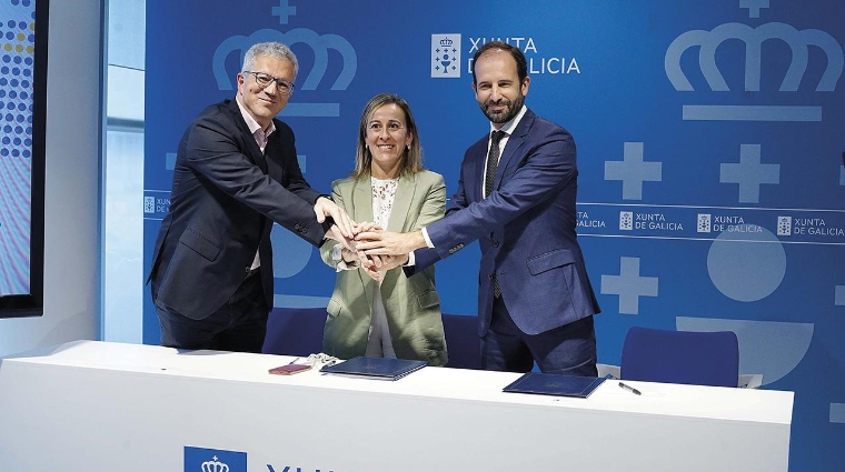 Ignacio Maestro, director general de Movilidad de la Xunta de Galicia, Ethel Vázquez, consejera de Infraestructuras de la Xunta de Galicia y Xoán Martínez, presidente del Clúster da Función Loxística de Galicia