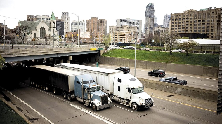 La Comisión Europea inicia el trámite de modificación de la actual directiva europea sobre permisos de conducir, con importantes novedades que afectan al sector del transporte por carretera.