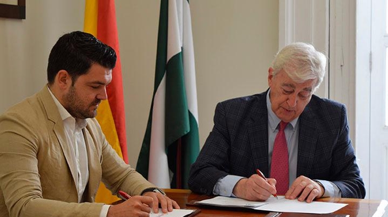 Ángel Juan Pascual, presidente de la Cámara de Comercio de Cámara de Cádiz, y Antonio J. Padrón, Socio y Director de Marketing de IMBS.