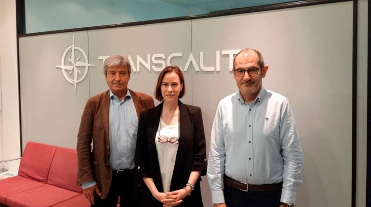 Oriol Laporte, director de desarrollo de negocio de ICIL; Yolanda Redondo, secretaria general de Transcalit, y Xavier Rius, director general de ICIL.