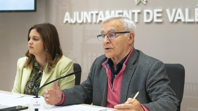 El alcalde de Valencia, Joan Ribó, acompañado por la vicealcaldesa Sandra Gómez, ha presentado los proyectos del futuro Parque de Desembocadura.