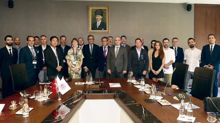 La delegación del Puerto de Algeciras con responsables de HIB, entre ellos su secretario general, Abdullah Keskin.