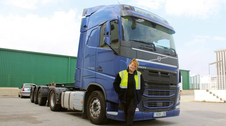 Mª Carmen Bou, conductora autónoma de camión para Solinter.