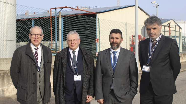 José Alberto Carbonell, director general de la APB, Bruno Hayem, CEO del Grup Rubis; Ignasi Marí, director de la terminal Tepsa de Barcelona; Arturo Ricarte, director de seguridad de Tepsa. Foto: J.P.