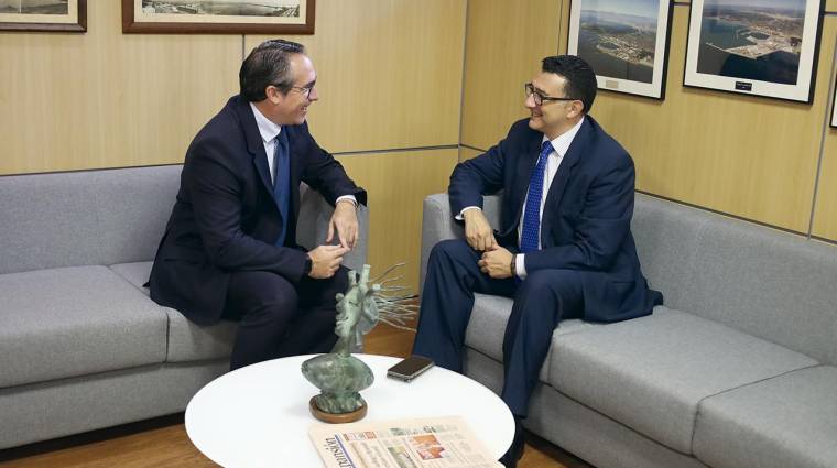 El presidente de PortCastelló, Rubén Ibáñez, junto al nuevo director general, Manuel José García.