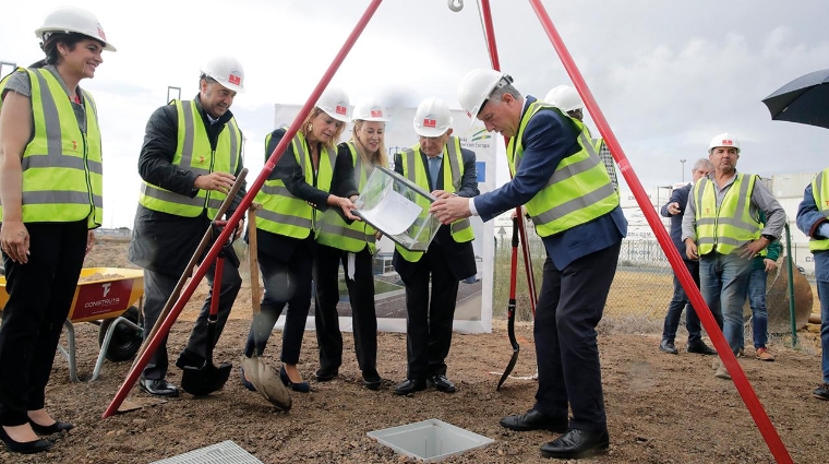 La celebración del acto de colocación de la primera piedra marca el inicio de las obras del Hub Logístico del Frío en el Puerto de Huelva.