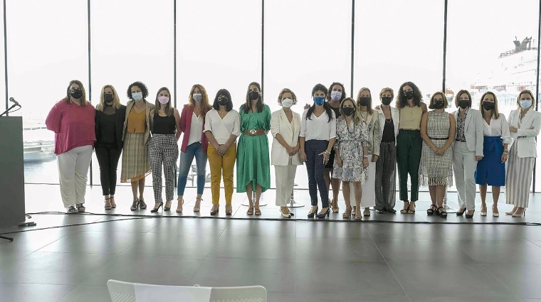 Tras la gran acogida del primer año de “la Luz es Nuestro Puerto”, se presenta la segunda edición con el objetivo de visibilizar y reconocer a las mujeres que desempeñan su actividad profesional en el sector portuario de Las Palmas y la economía azul.