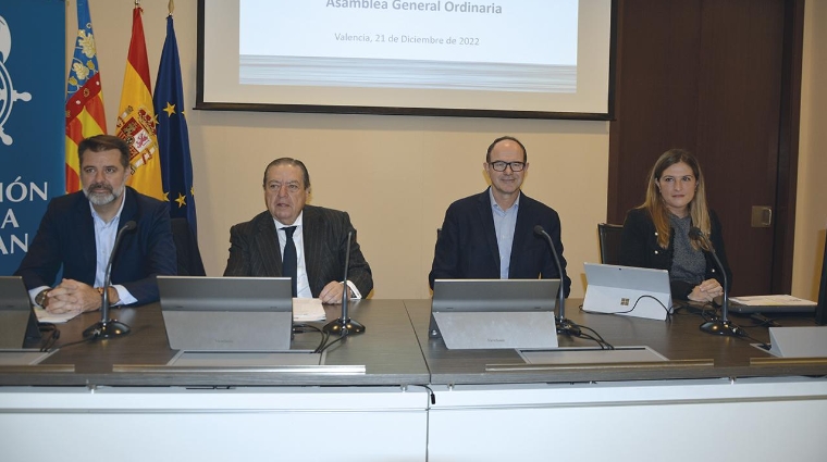 Ignacio Ballester, presidente del Comité Ejecutivo de Empresas Consignatarias de la ANV; Vicente Boluda, presidente de la ANV; Gustavo Ferrer, presidente del Comité Ejecutivo de Empresas Estibadoras de la ANV; y paula Casais, gerente de la ANV. Foto: Raúl Tárrega.