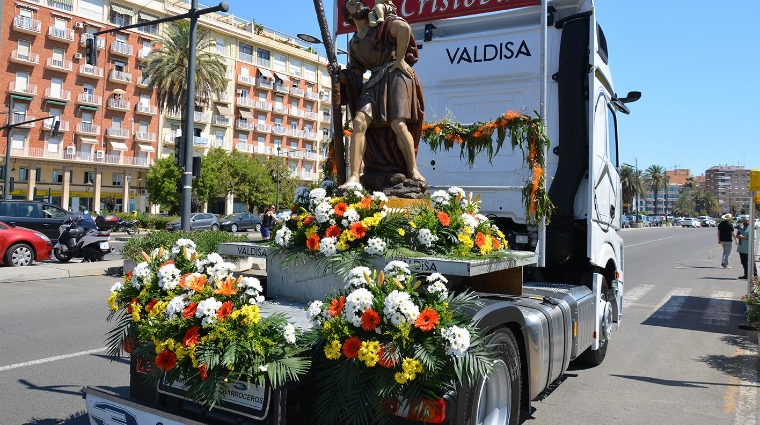 Los transportistas volvieron a celebrar la festividad de San Cristóbal tras dos años de parón a causa de la COVID-19. Foto: Raúl Tárrega.