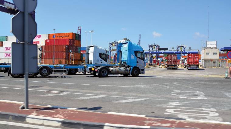 APM Terminals Valencia no aceptará los días 2 y 3 de mayo contenedores vacíos o de exportación. Foto: Raúl Tárrega.