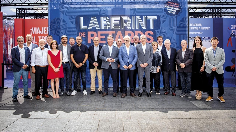 La acción itinerante hace su tercera parada en Barcelona para seguir concienciando a la sociedad sobre la importancia de finalizar el Corredor Mediterráneo.