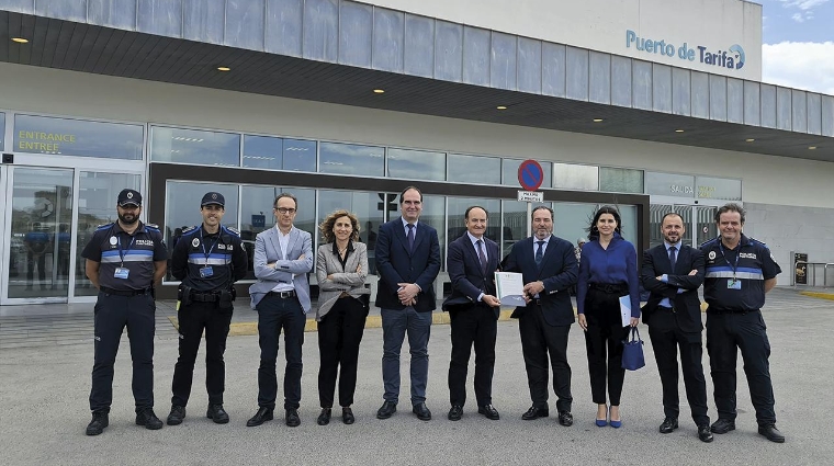 El documento ha sido rubricado por el presidente de la institución portuaria, Gerardo Landaluce, y por el Práctico Mayor del Puerto de Tarifa, Enrique Noval.