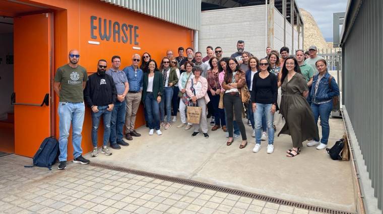 Miembros de la APSCT realizaron una visita guiada a las instalaciones del Complejo Ambiental del Cabildo de Tenerife, de la Fundación Canarias Recicla y E-WASTE Canarias.